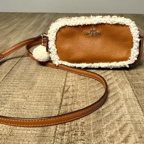 Coach Tan Leather and Shearling Crossbody Mini Bag Excellent Condition - Picture 2 of 10